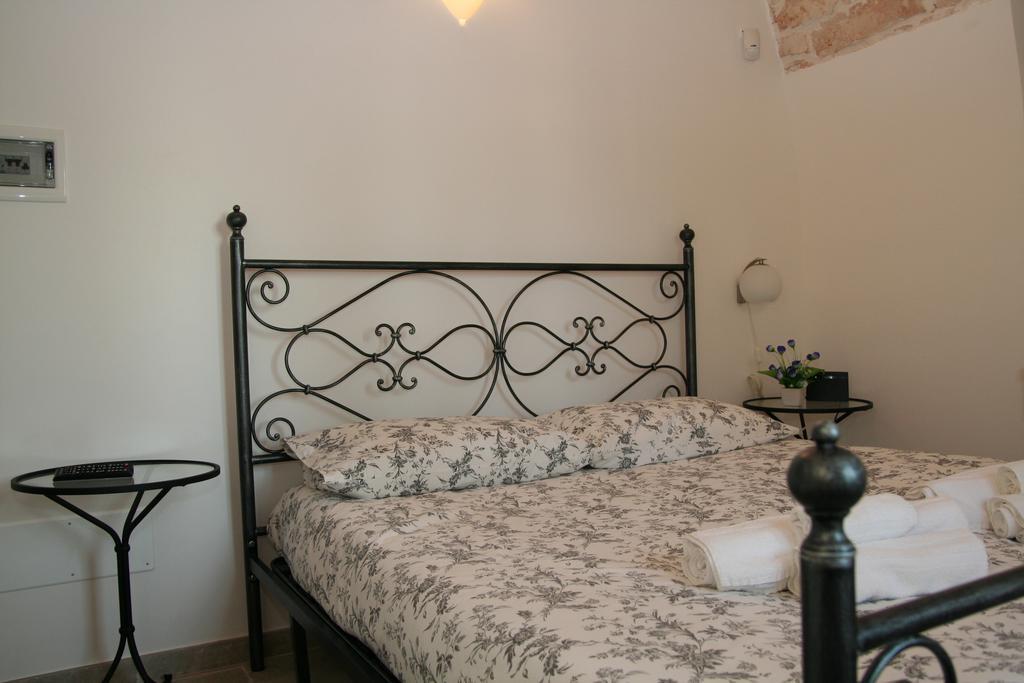 Bed and Breakfast La Dimora Gigante Castellana Grotte Habitación foto